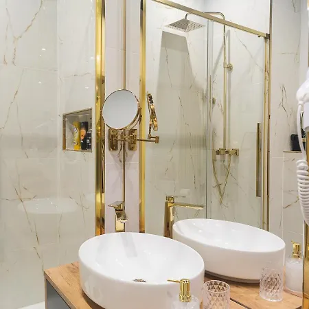 Hanza Tower - Golden Heaven